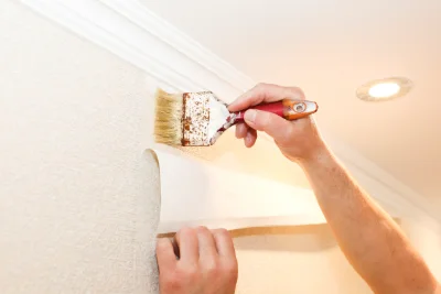 Pose de papier peint aux Côtes-de-Corps — revêtements muraux et toiles de verre